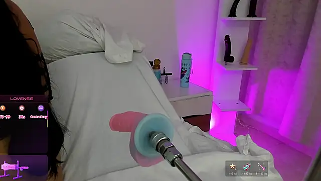 Snapshot of arynaughty20 chatting on 12.01.25 arynaughty20 online show from 12.01.25