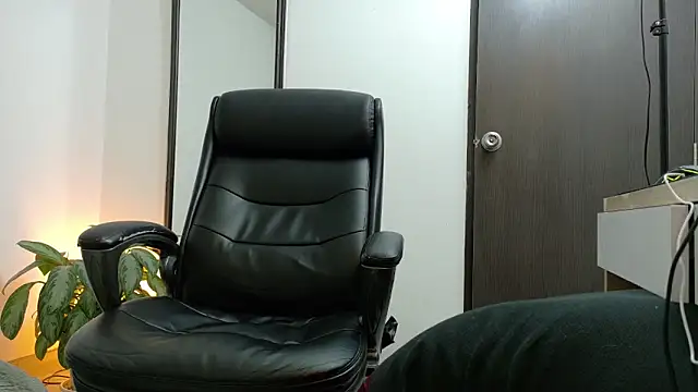 Elian savoy online show from 04.15.26