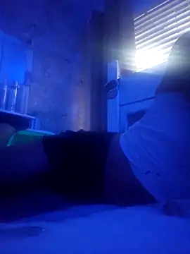 Snapshot of Tannedtattooed69 chatting on 09.29.25 Tannedtattooed69 online show from 09.29.25