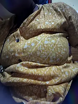 Snapshot of Cute_Amiya chatting on 10.30.25 Cute Amiya online show from 10.30.25