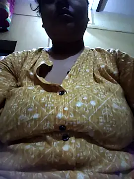 Snapshot of Cute_Amiya chatting on 10.31.25 Cute Amiya online show from 10.31.25