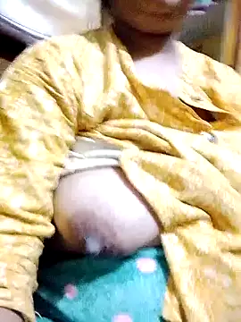 Snapshot of Cute_Amiya chatting on 11.13.25 Cute Amiya online show from 11.13.25