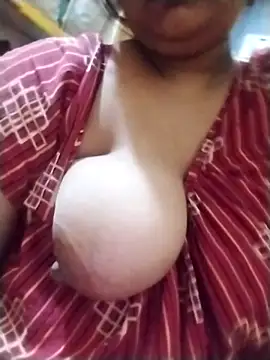 Snapshot of Cute_Amiya chatting on 11.14.25 Cute Amiya online show from 11.14.25