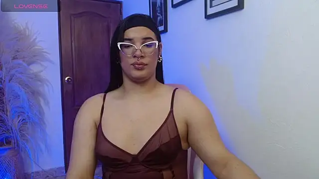 Snapshot of Valen_Sampaio chatting on 10.10.25 Valen Sampaio online show from 10.10.25