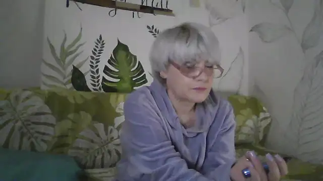 Catty Lady online show from 12.20.25