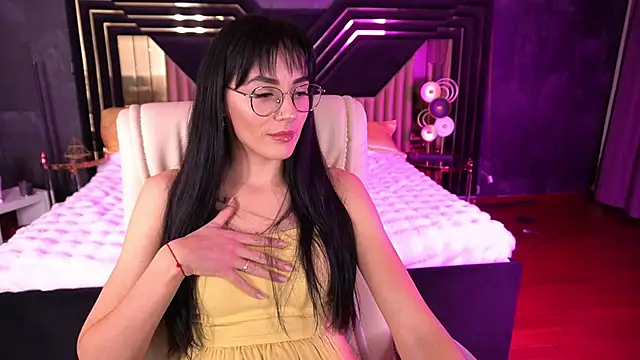 EviLune online show from 11.14.25