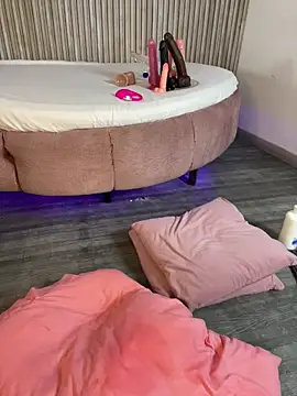 Saracooper   online show from 04.11.26