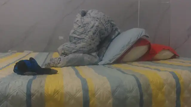 Snapshot of sabrina_v_ chatting on 12.17.25 sabrina v online show from 12.17.25