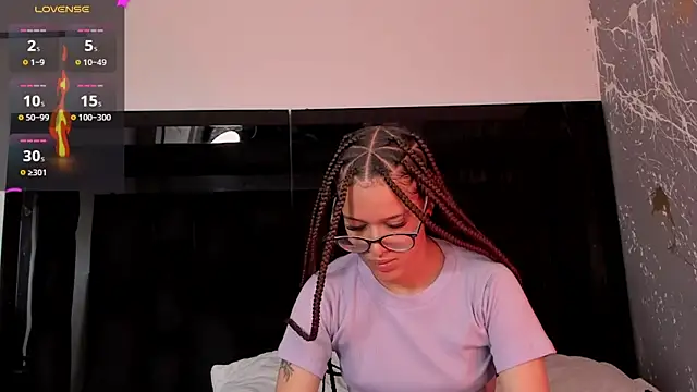 Snapshot of ZoeWestt chatting on 09.28.25 ZoeWestt online show from 09.28.25