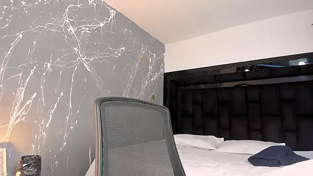 Snapshot of ZoeWestt chatting on 10.20.25 ZoeWestt online show from 10.20.25