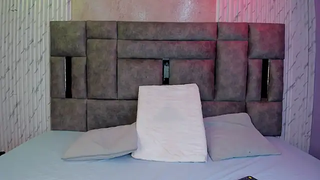 Miah Palacio online show from 11.22.25