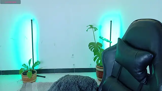 Snapshot of Sarasavage chatting on 03.17.26 Sarasavage online show from 03.17.26