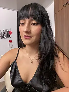 Snapshot of lenkaa chatting on 11.27.25 lenkaa online show from 11.27.25