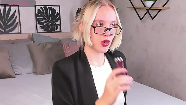 Carolin Miller online show from 09.21.25