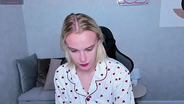 Carolin Miller online show from 09.26.25