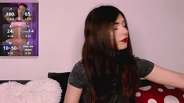 Snapshot of M1kaylaRaven chatting on 10.19.25 M1kaylaRaven online show from 10.19.25