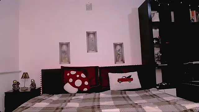 Snapshot of M1kaylaRaven chatting on 11.28.25 M1kaylaRaven online show from 11.28.25