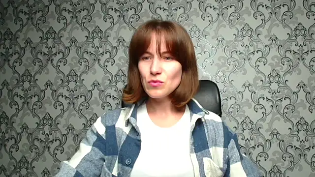 Snapshot of Kelly_Kisss chatting on 10.21.25 Kelly Kisss online show from 10.21.25