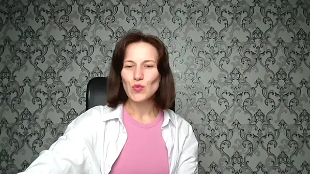 Snapshot of Kelly_Kisss chatting on 11.08.25 Kelly Kisss online show from 11.08.25