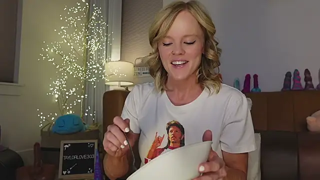 Taylorlove303 online show from 05.23.26