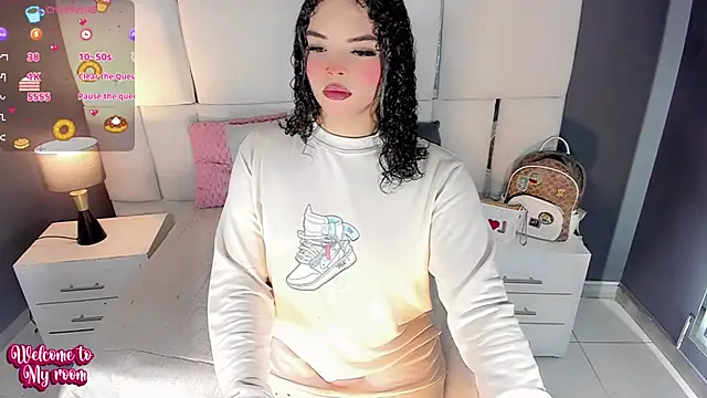 LiaFernandaa online show from 11.11.25