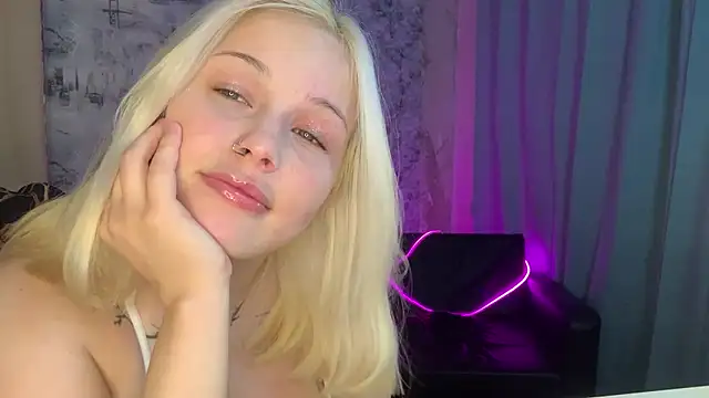 Snapshot of Mia_Sakuraa chatting on 09.15.25 Mia Sakuraa online show from 09.15.25