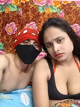 Snapshot of Seducing_couple chatting on 09.21.25 Seducing couple online show from 09.21.25