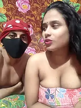 Snapshot of Seducing_couple chatting on 10.02.25 Seducing couple online show from 10.02.25