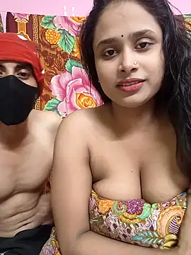 Snapshot of Seducing_couple chatting on 10.03.25 Seducing couple online show from 10.03.25
