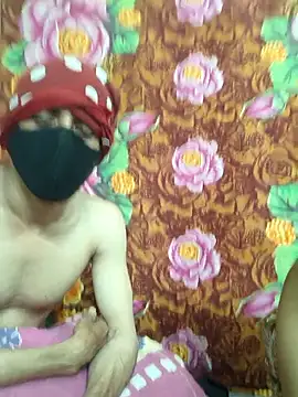 Snapshot of Seducing_couple chatting on 11.04.25 Seducing couple online show from 11.04.25