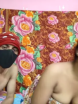 Snapshot of Seducing_couple chatting on 11.10.25 Seducing couple online show from 11.10.25