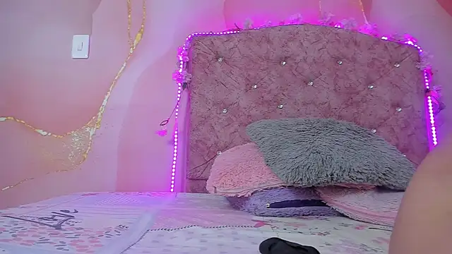 violet taylor  online show from 01.08.26