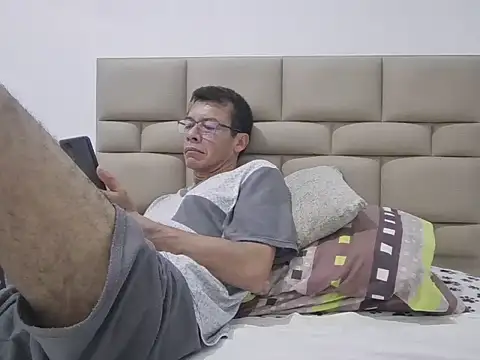 skinnylatino51 online show from 04.16.26