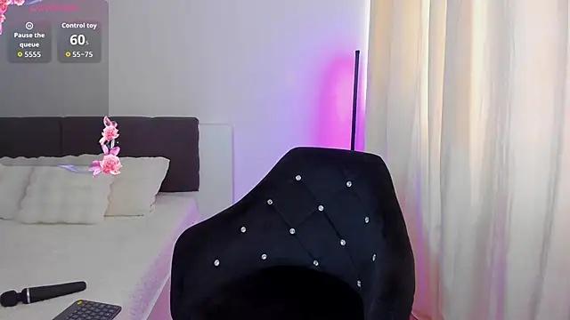 Snapshot of AshleyEttheenn chatting on 10.12.25 AshleyEttheenn online show from 10.12.25