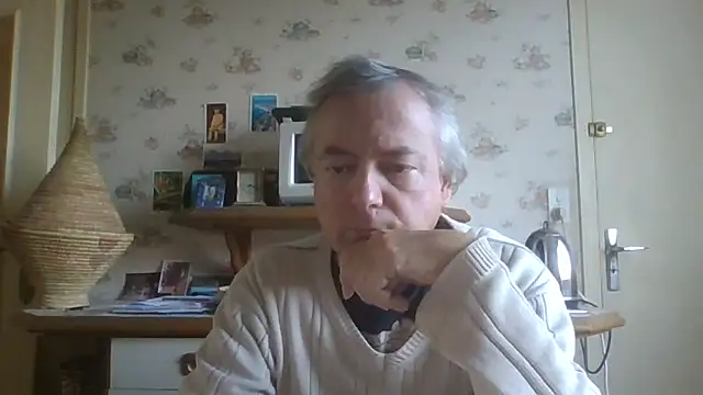 Snapshot of gegevincent chatting on 12.16.25 gegevincent online show from 12.16.25