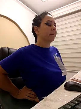 Abbyjoness21 online show from 10.24.25