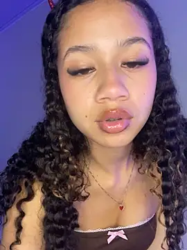 Snapshot of jadee8 chatting on 10.05.25 jadee8 online show from 10.05.25