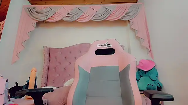 Snapshot of _Abby_white_ chatting on 11.19.25 Abby white online show from 11.19.25