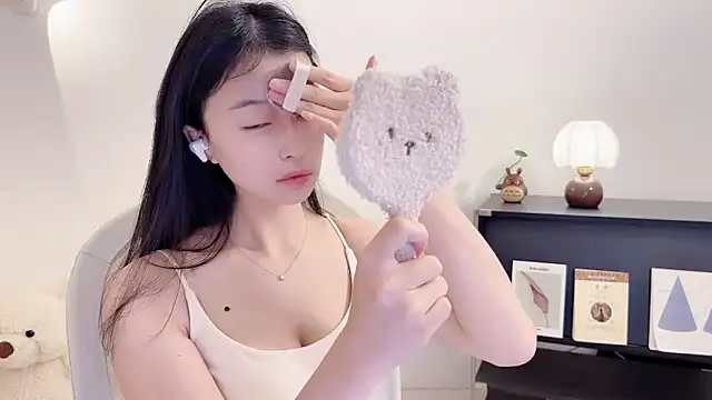 Onechestnut online show from 11.15.25