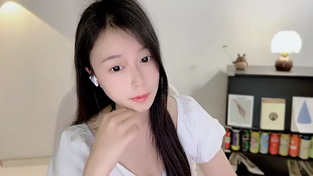 Snapshot of Onechestnut chatting on 04.02.26 Onechestnut online show from 04.02.26