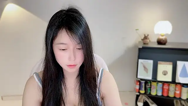 Snapshot of Onechestnut chatting on 04.03.26 Onechestnut online show from 04.03.26