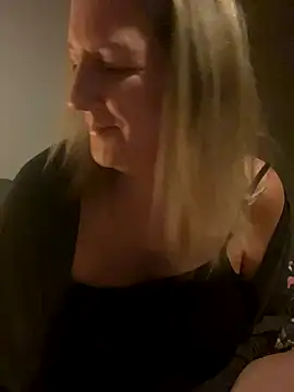 Snapshot of X-Victoria-X chatting on 10.13.25 X-Victoria-X online show from 10.13.25