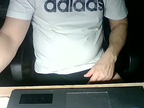 Snapshot of zee06 chatting on 12.21.25 zee06 online show from 12.21.25