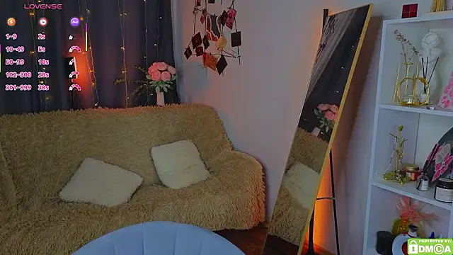 JoyceJones online show from 02.10.26
