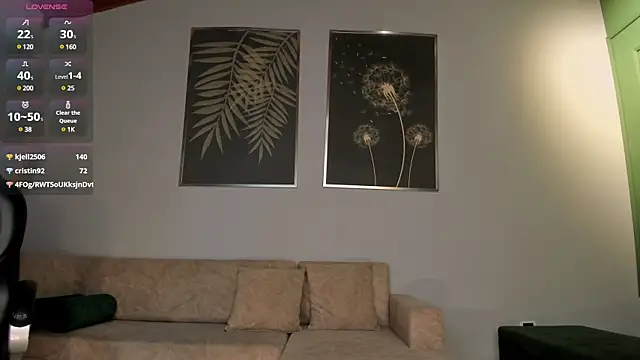 Snapshot of MeganScott chatting on 12.04.24 MeganScott online show from 12.04.24