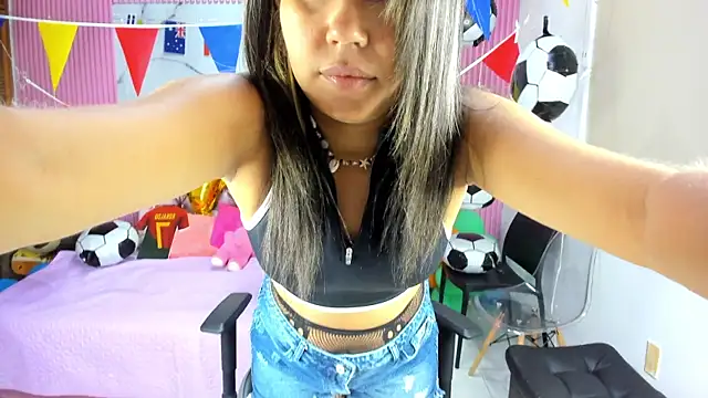 Snapshot of Mindy_19 chatting on 07.20.26 Mindy 19 online show from 07.20.26