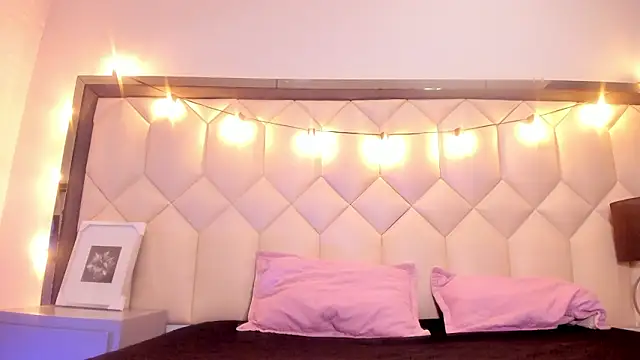 Scarletbigbug online show from 02.12.26