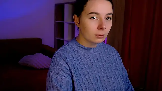 Snapshot of Di_na_Bell chatting on 10.27.25 Di na Bell online show from 10.27.25