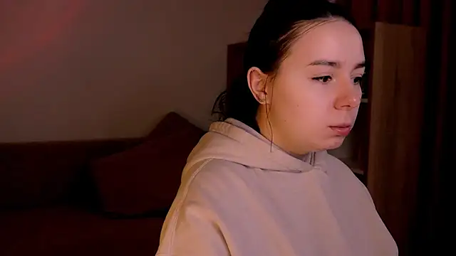 Snapshot of Di_na_Bell chatting on 11.27.25 Di na Bell online show from 11.27.25