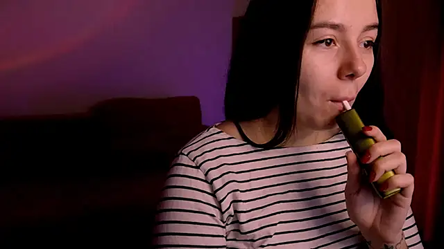 Snapshot of Di_na_Bell chatting on 11.28.25 Di na Bell online show from 11.28.25